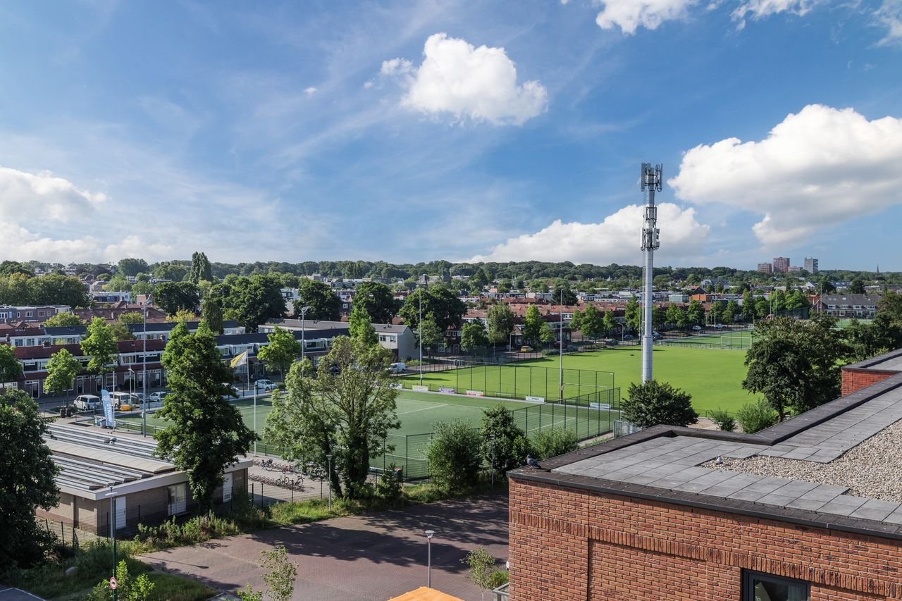 Luxury penthouse with roof terrace in Haarlem - Image 10