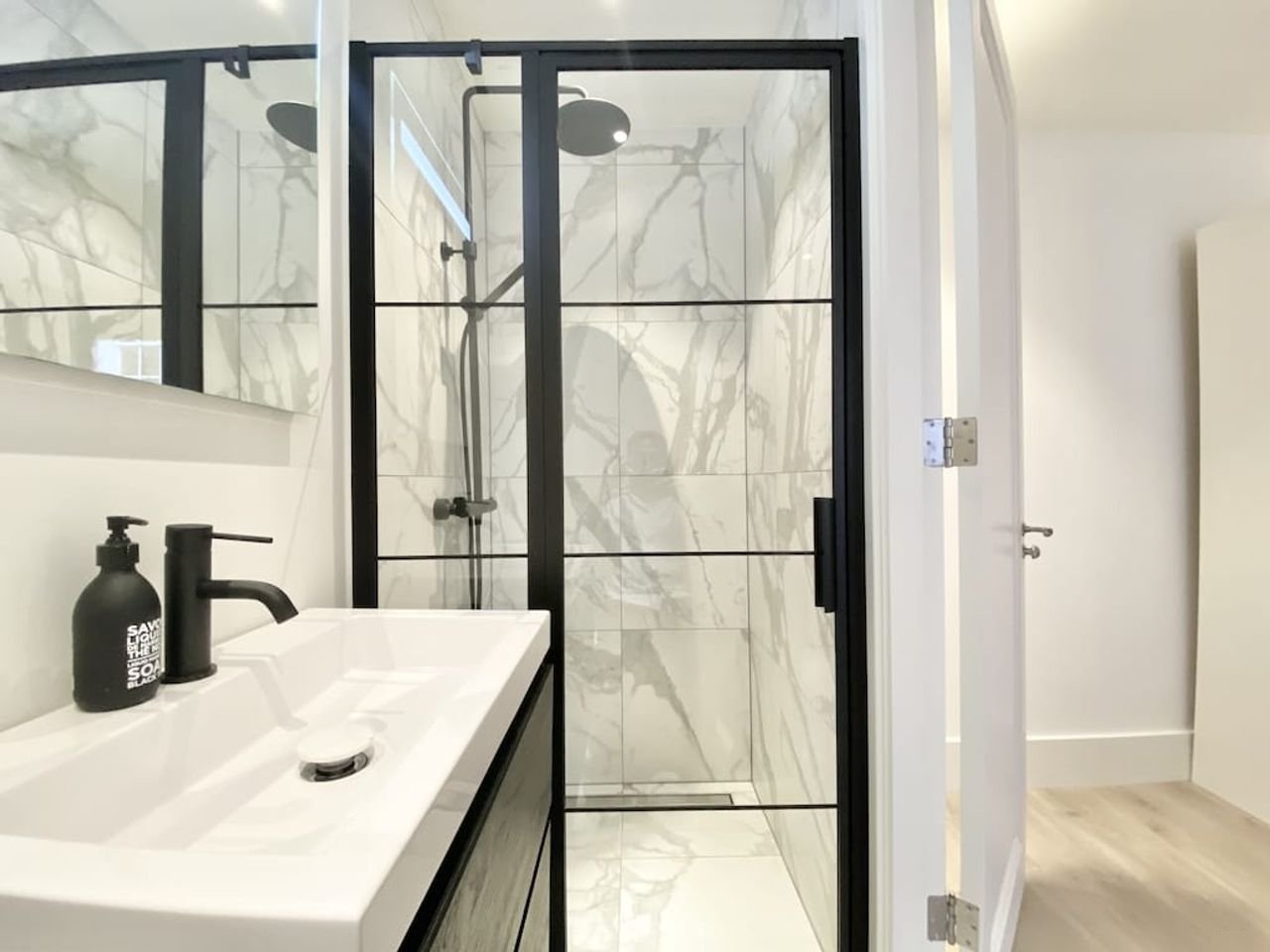 94m² living on the Nieuwezijds Voorburgwal - Image 10