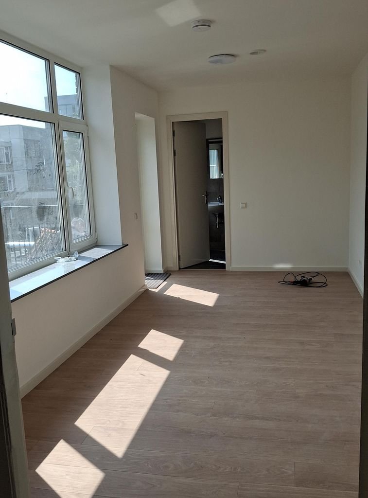 City center apartment with roof terrace - Image 3