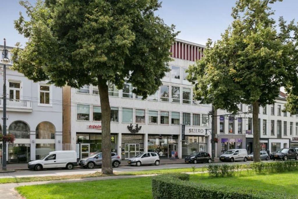 Spacious Living: 130 m² on the Canal - Image 1