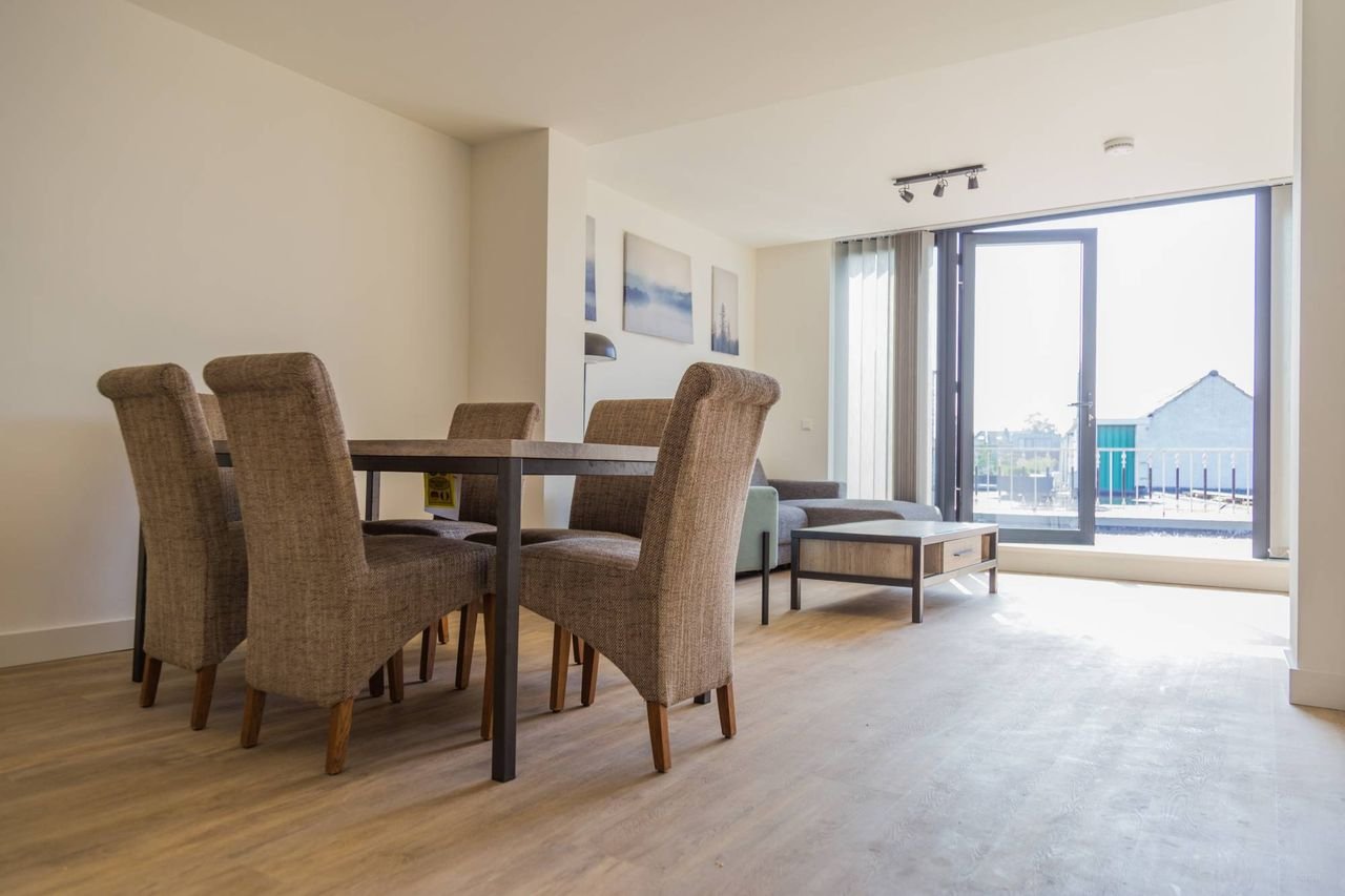 Renovated apartment with 30m² terrace - Image 1