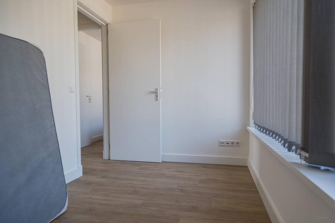 Renovated apartment with 30m² terrace - Image 18