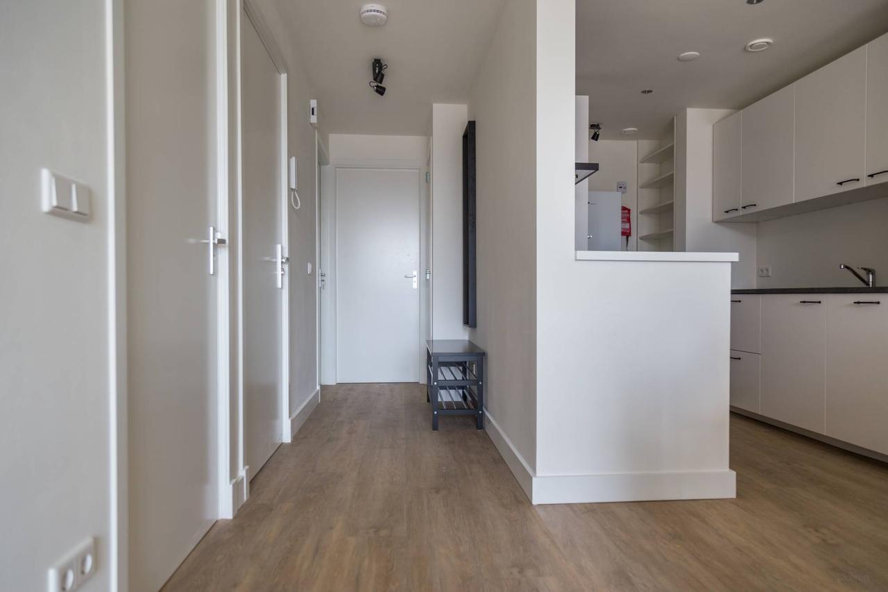 Renovated apartment with 30m² terrace - Image 8