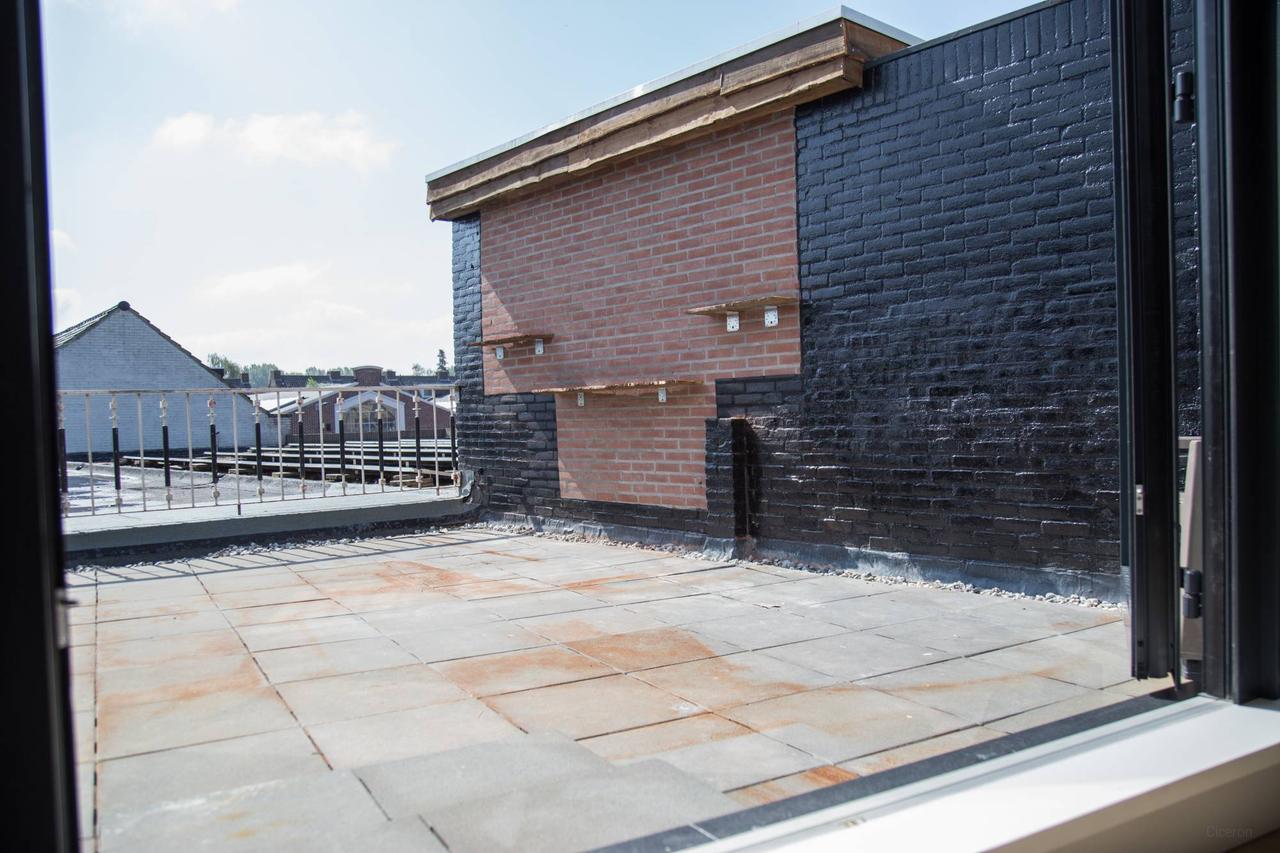 Renovated apartment with 30m² terrace - Image 22