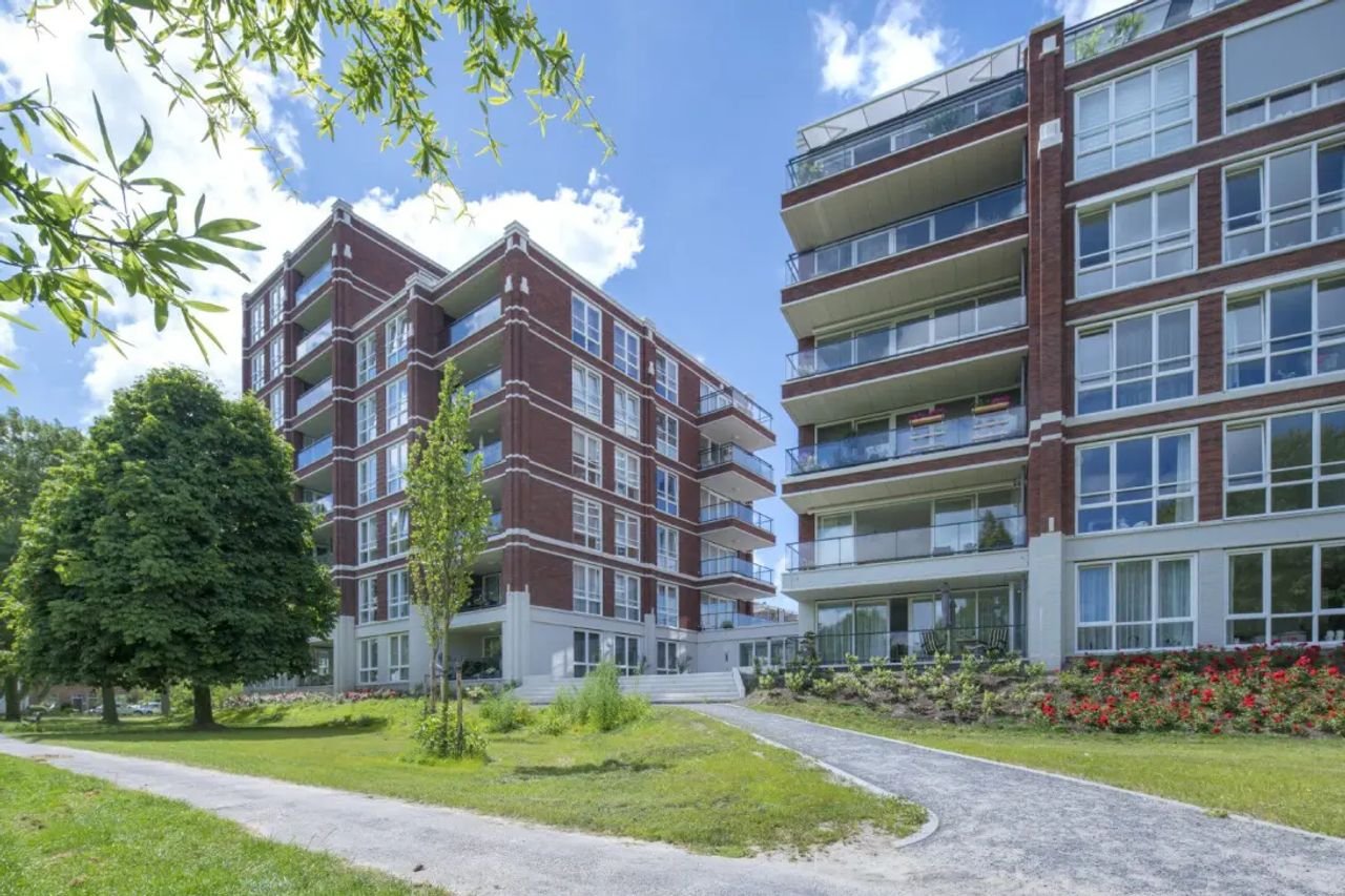 Three-room apartment (55+) with private parking space - Image 3