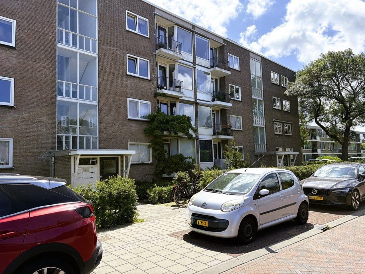 Bright apartment (105 m²) with two balconies - Image 1