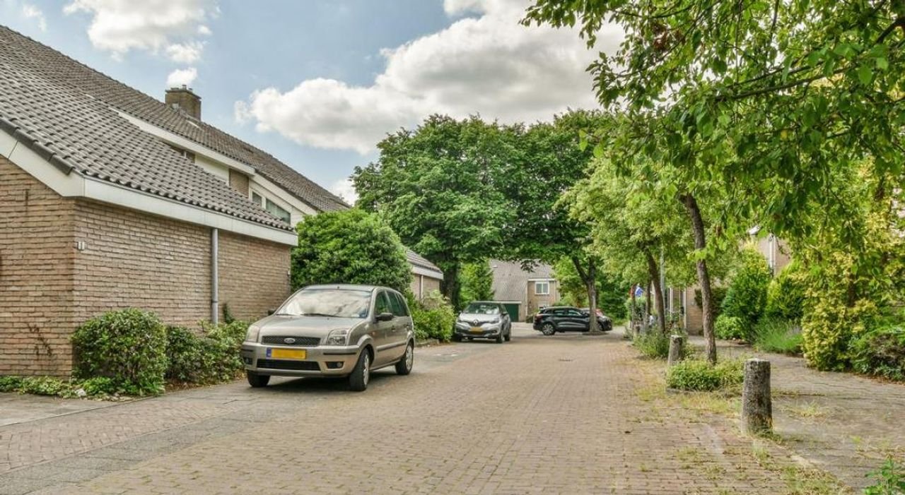 4-bedroom house with garden and garage in Hilversum - Image 7
