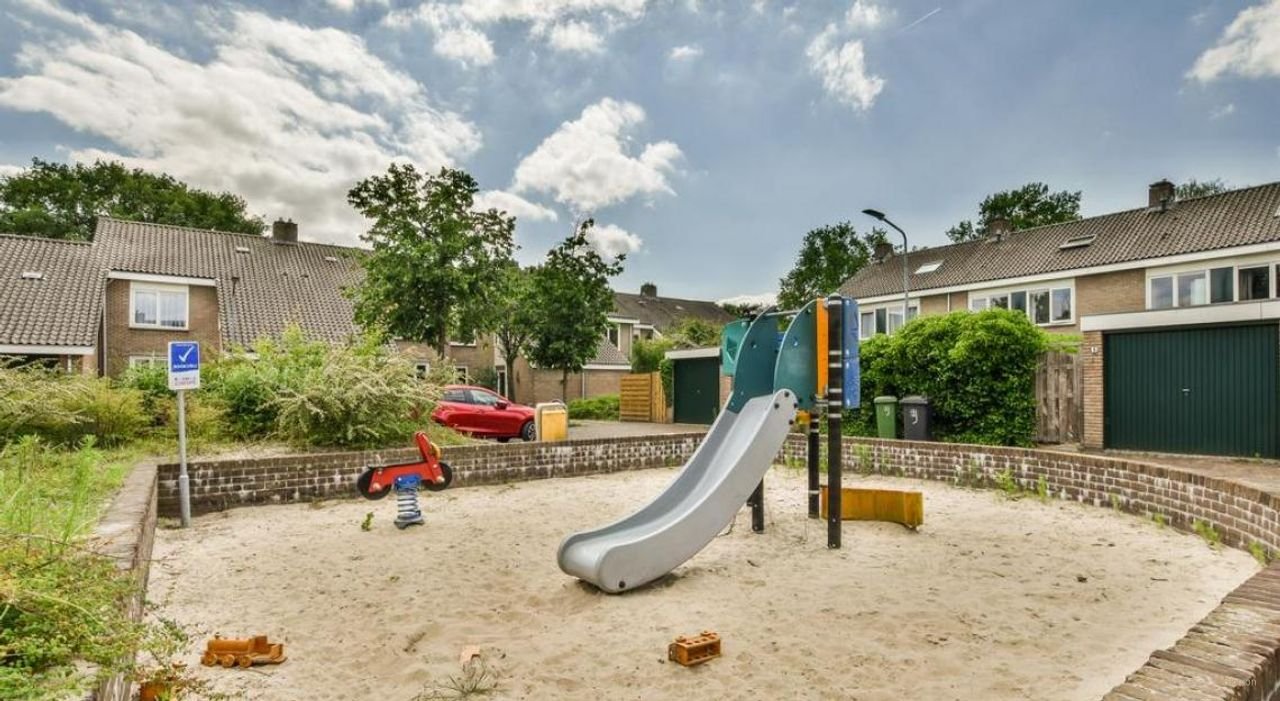 4-bedroom house with garden and garage in Hilversum - Image 6