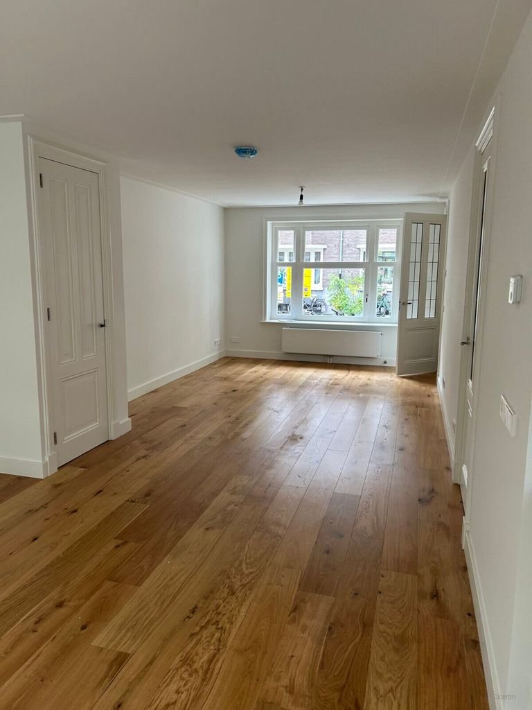 Spacious ground-floor apartment with a 60m² garden in South - Image 2