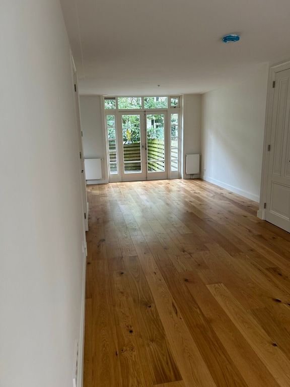 Spacious ground-floor apartment with a 60m² garden in South - Image 4