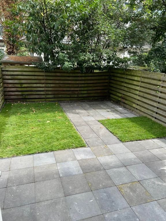 Spacious ground-floor apartment with a 60m² garden in South - Image 9