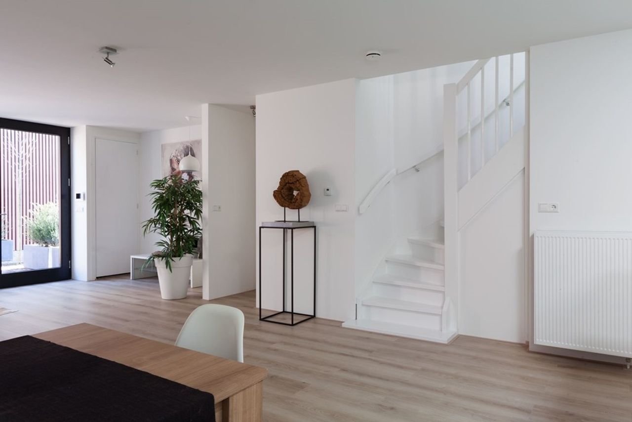 Modern city house with terrace in Spijkerkwartier - Image 4