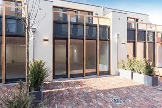 Modern city house with terrace in Spijkerkwartier