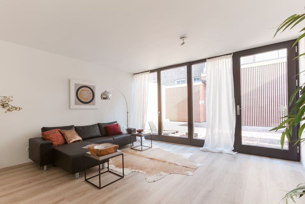 Modern city house with terrace in Spijkerkwartier - Image 2