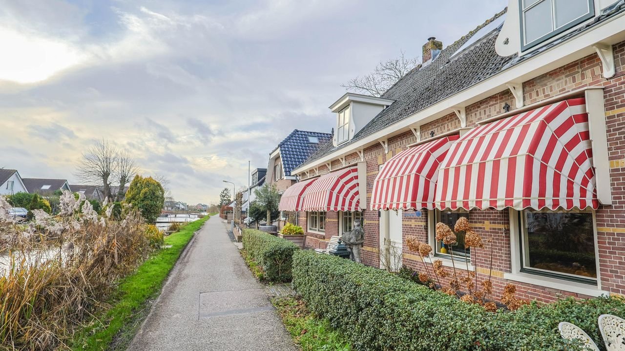 Royaal voorhuis in oude bakkerij (160m²) - Afbeelding 1