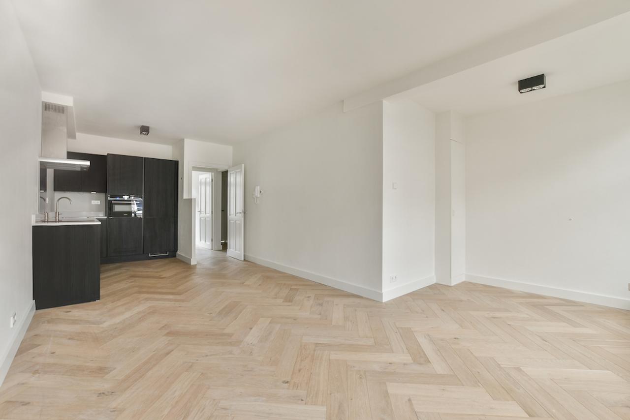 75 m² apartment with 3 balconies in Old-West - Image 1
