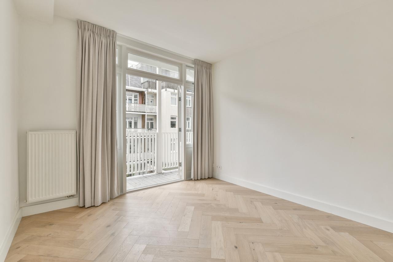 75 m² apartment with 3 balconies in Old-West - Image 7