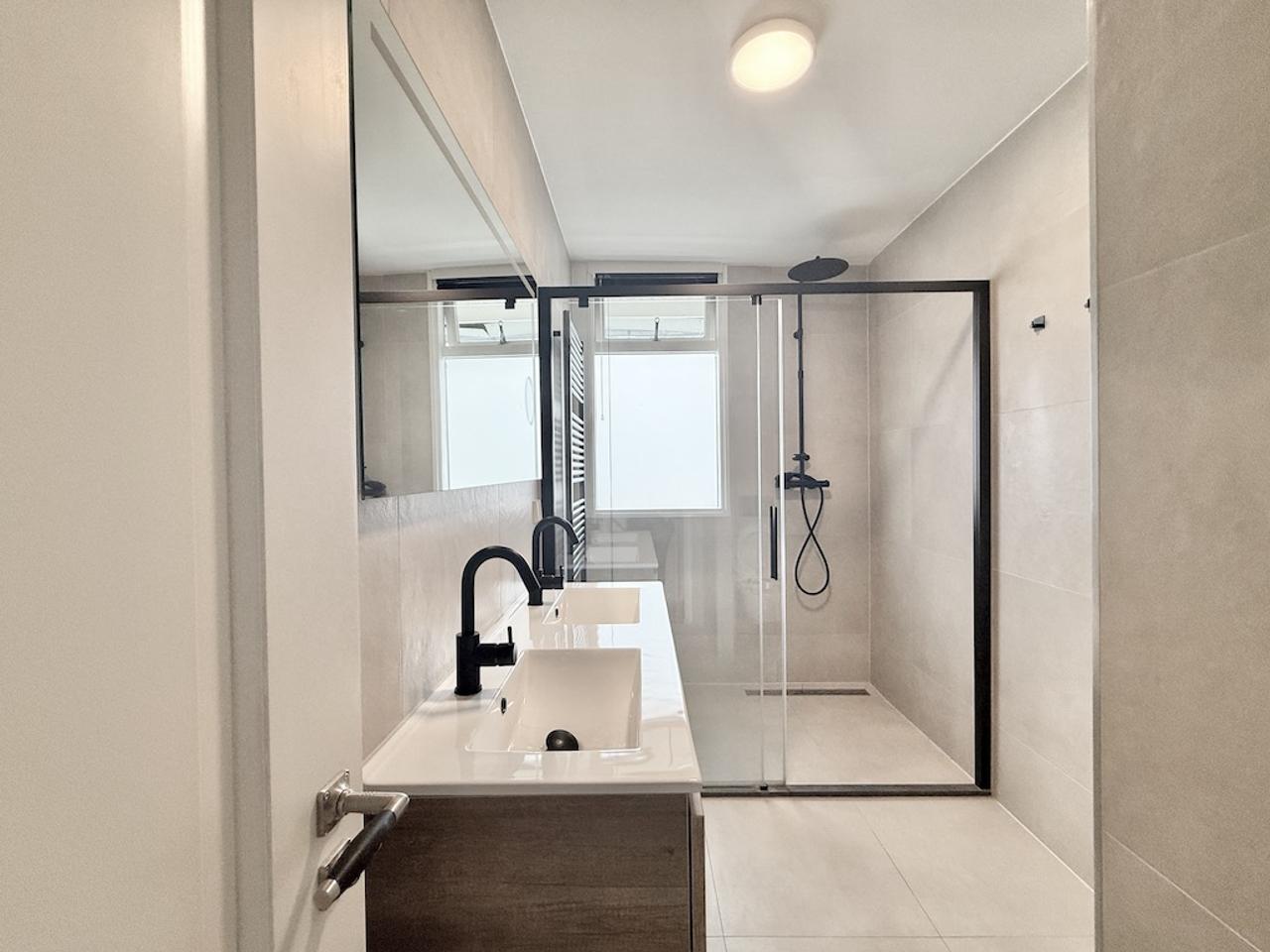 75 m² apartment with 3 balconies in Old-West - Image 14