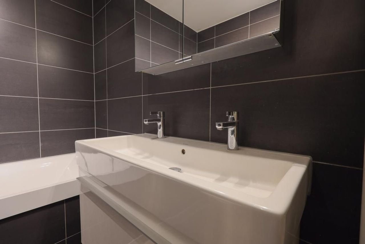 Spacious family home with south-facing garden in Boomberg - Image 22