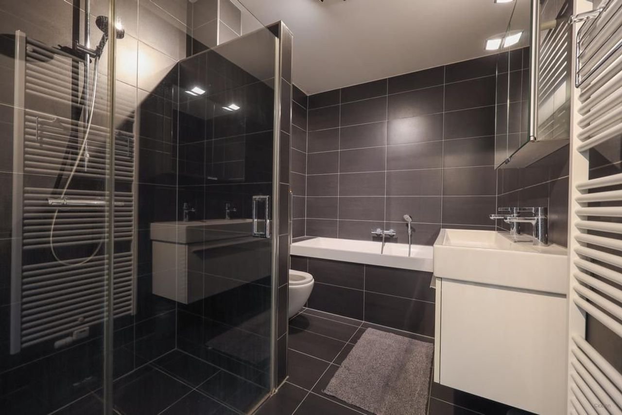 Spacious family home with south-facing garden in Boomberg - Image 19