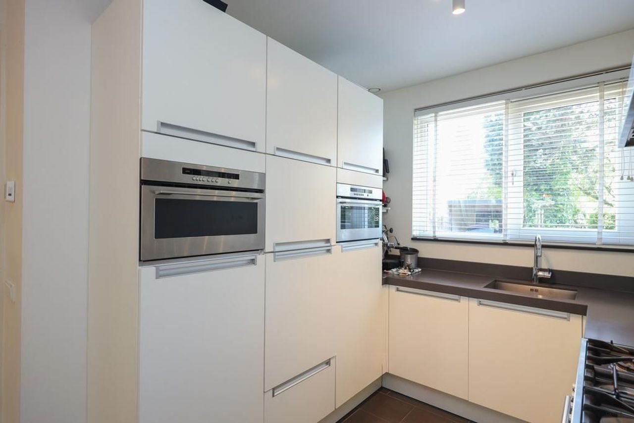 Spacious family home with south-facing garden in Boomberg - Image 9