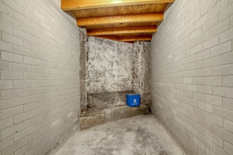 Spacious apartment with elevator and parking space - Image 19