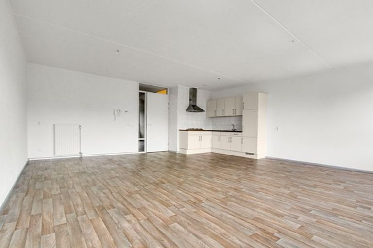 Spacious apartment with elevator and parking space - Image 11