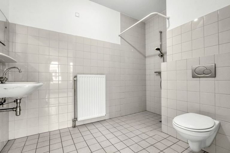 Spacious apartment with elevator and parking space - Image 15