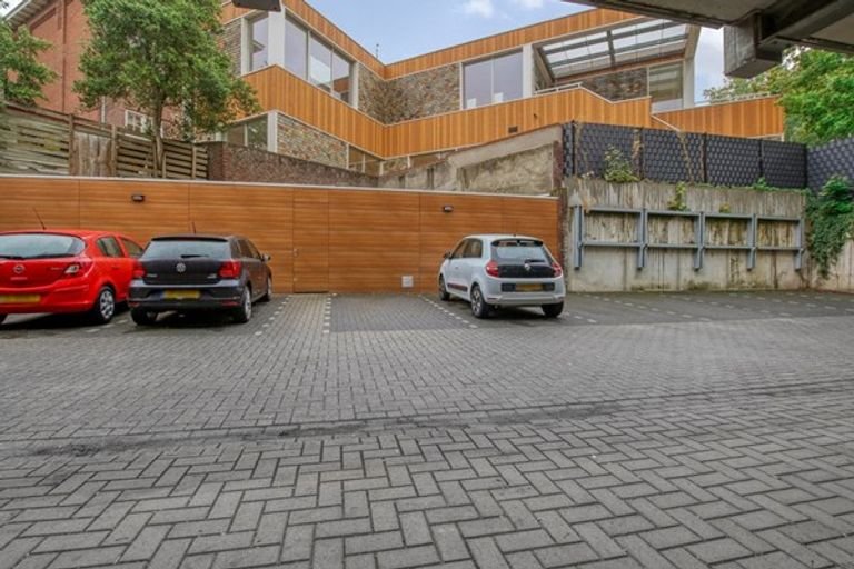 Spacious apartment with elevator and parking space - Image 20