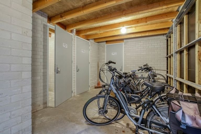 Spacious apartment with elevator and parking space - Image 18