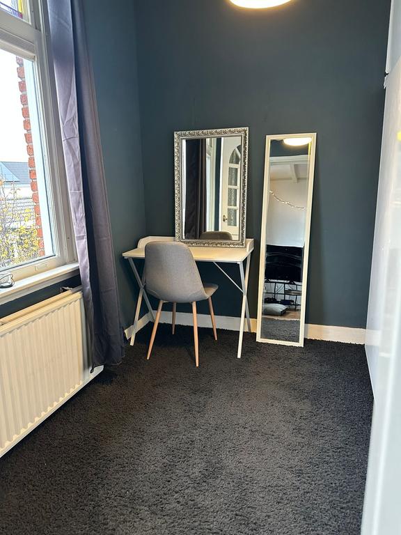 Gemeubileerd studentenappartement met 2 slaapkamers - Afbeelding 9