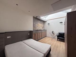 Furnished 70 m² studio in city center - Image 9