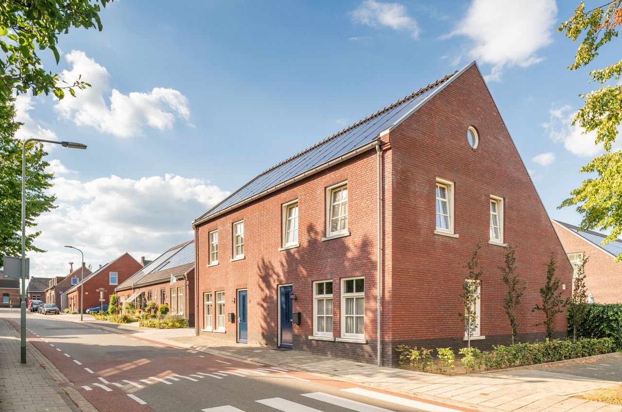 Tweekapper met zonnepanelen in Baarlo - Afbeelding 1