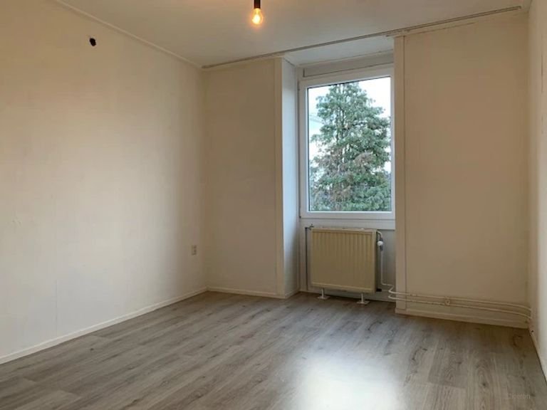 Top-floor apartment with private parking in Valkenburg - Image 5