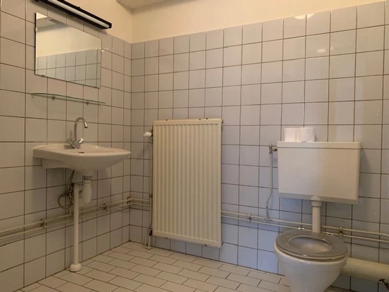 Top-floor apartment with private parking in Valkenburg - Image 6