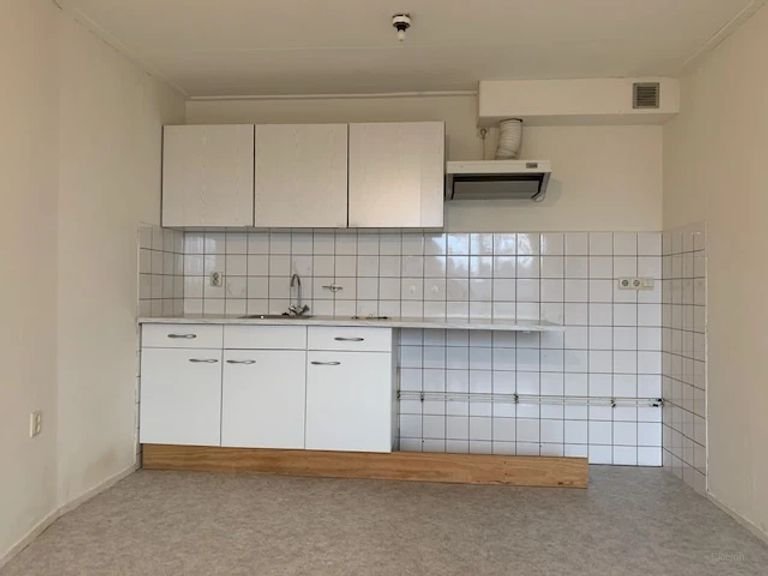 Top-floor apartment with private parking in Valkenburg - Image 3