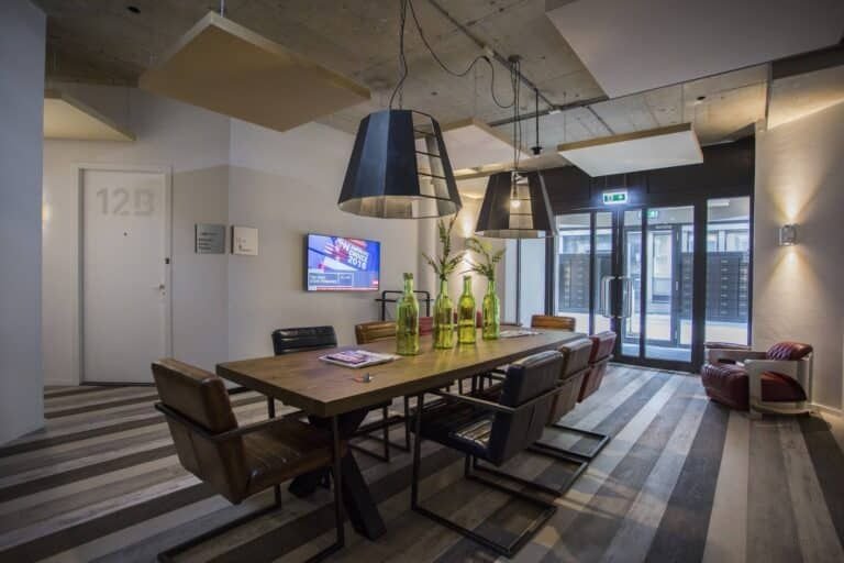 Furnished apartment on the Wal with roof terrace and gym - Image 8