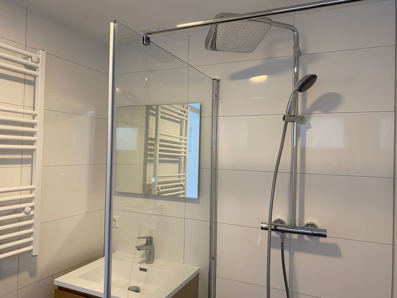 Renovated 3-room apartment with 3 balconies - Image 4