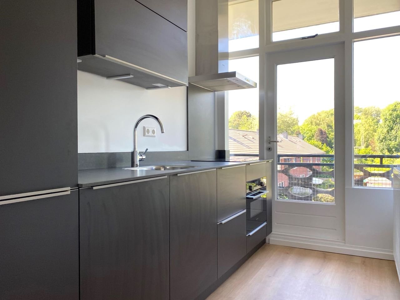 Renovated 3-room apartment with 3 balconies - Image 10