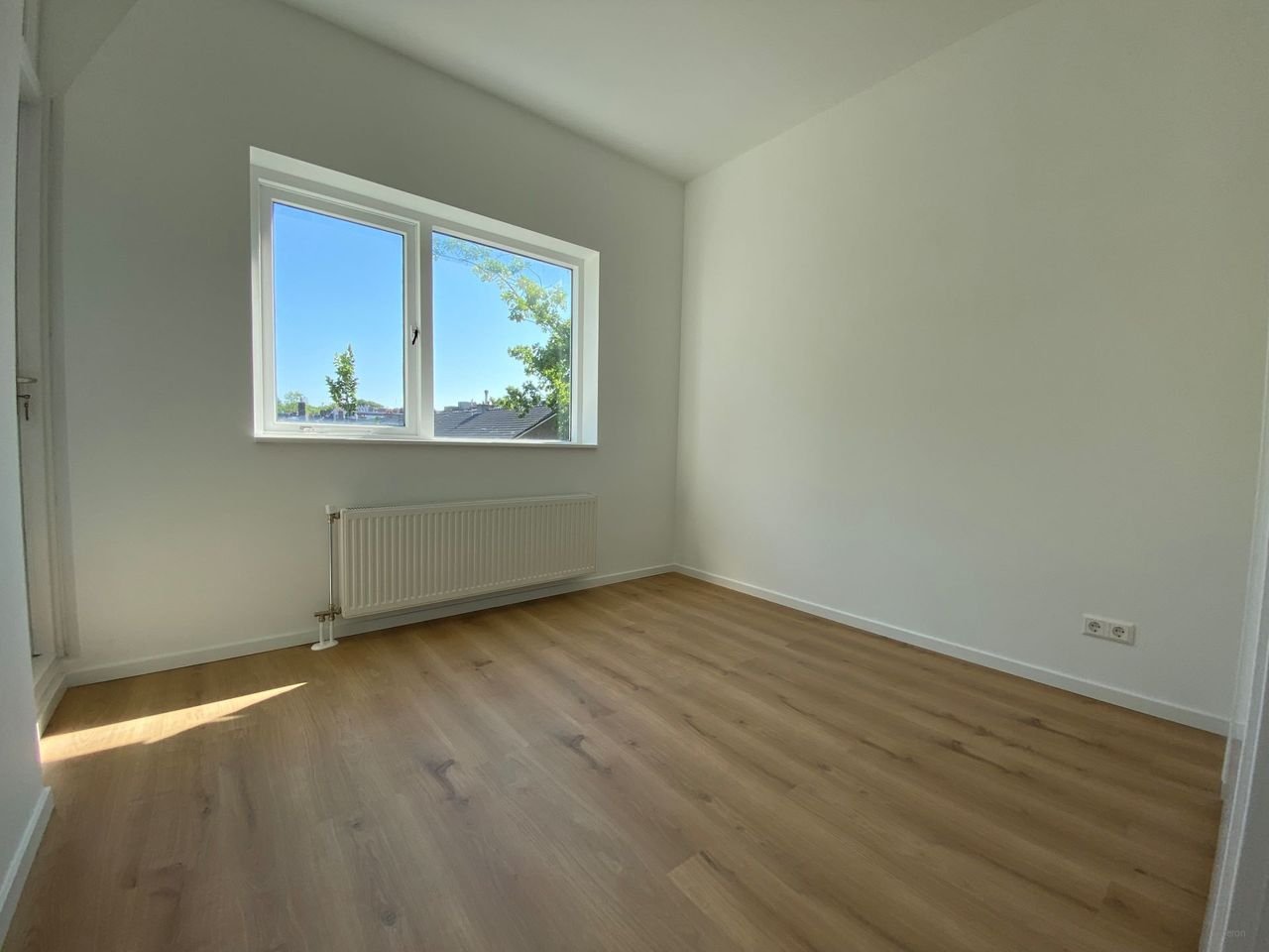 Renovated 3-room apartment with 3 balconies - Image 9