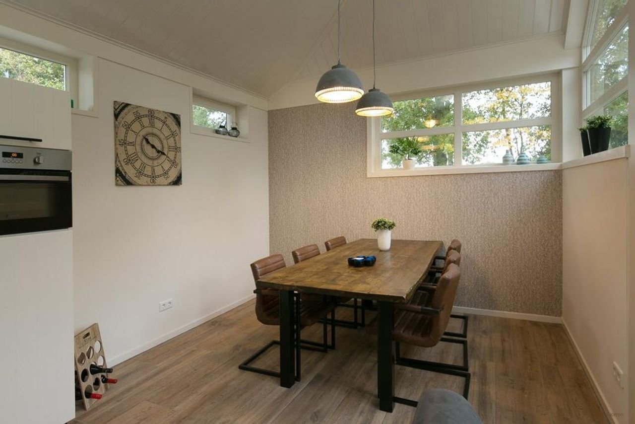 Detached villa with large garden - Image 11