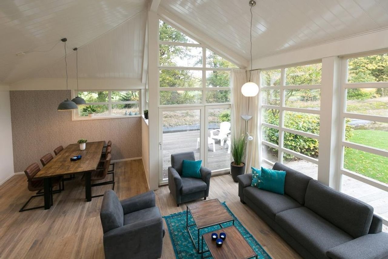 Detached villa with large garden - Image 8