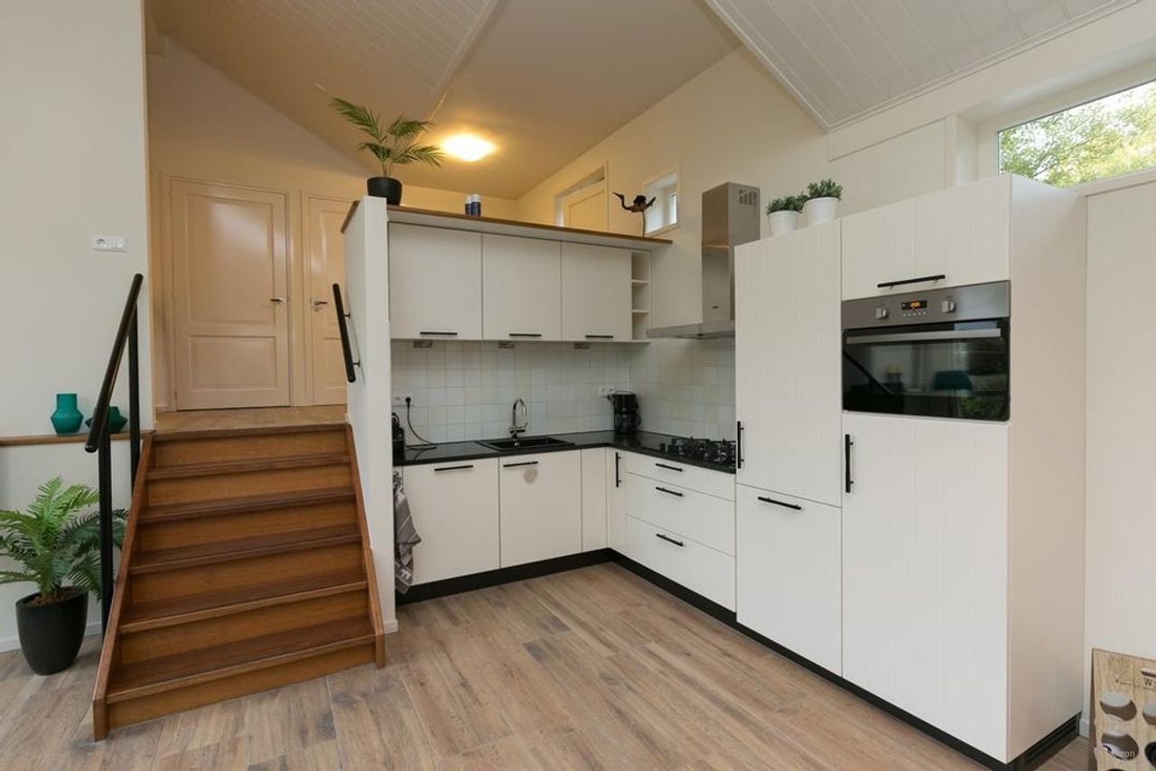 Detached villa with large garden - Image 12