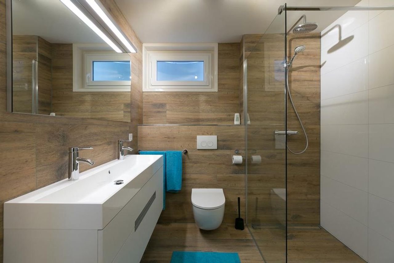 Detached villa with large garden - Image 19