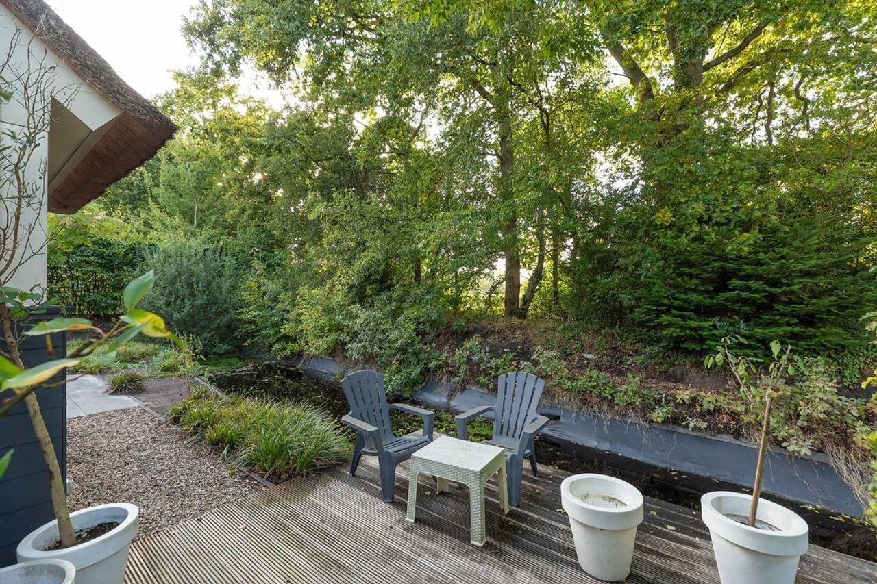 Detached villa with large garden - Image 30