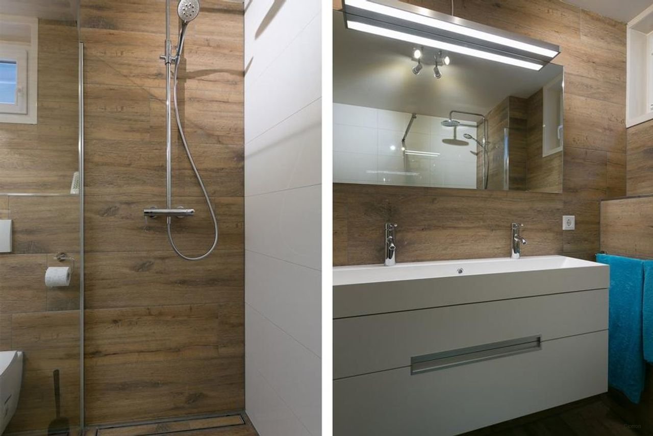 Detached villa with large garden - Image 20