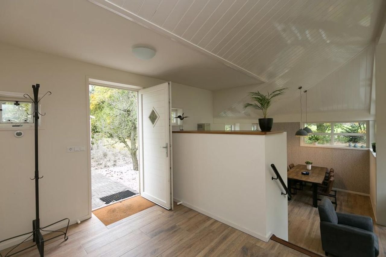 Detached villa with large garden - Image 6