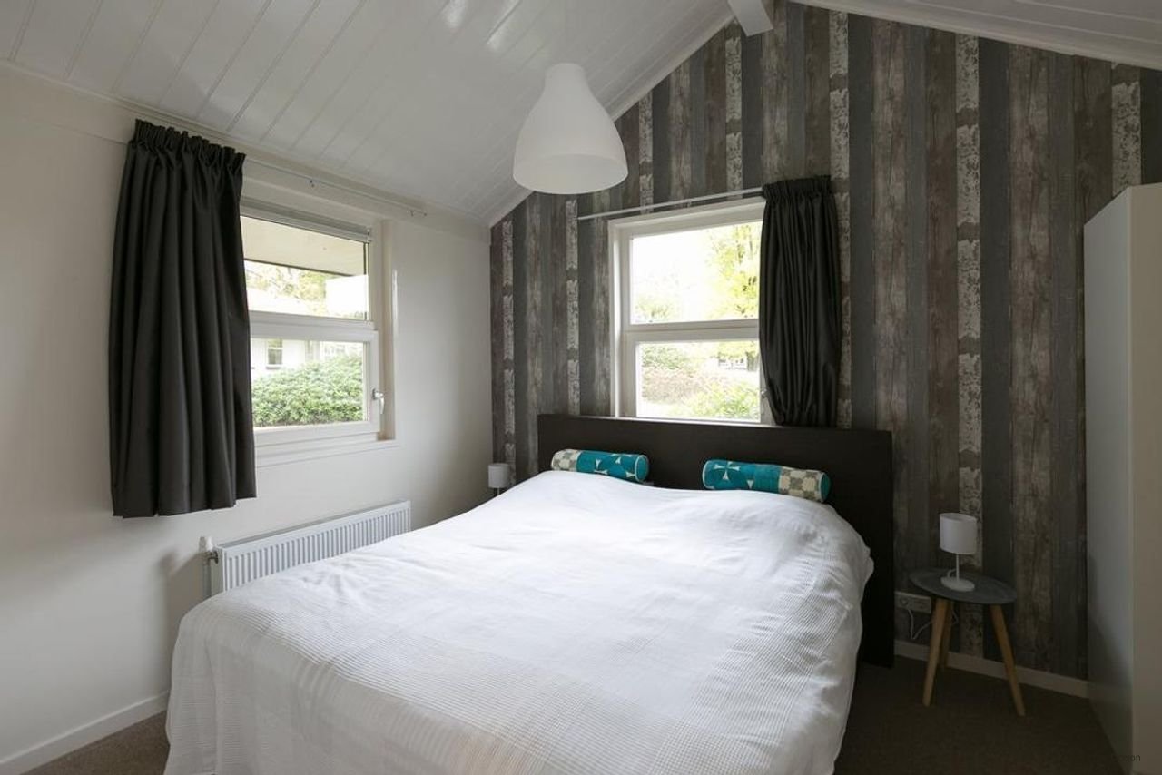 Detached villa with large garden - Image 14