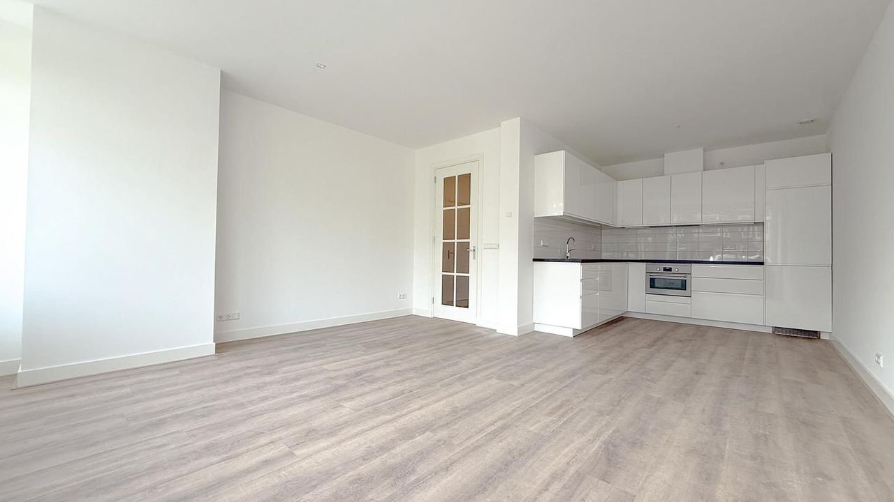 Gerenoveerd huis met tuin in Duivendrecht - Afbeelding 2