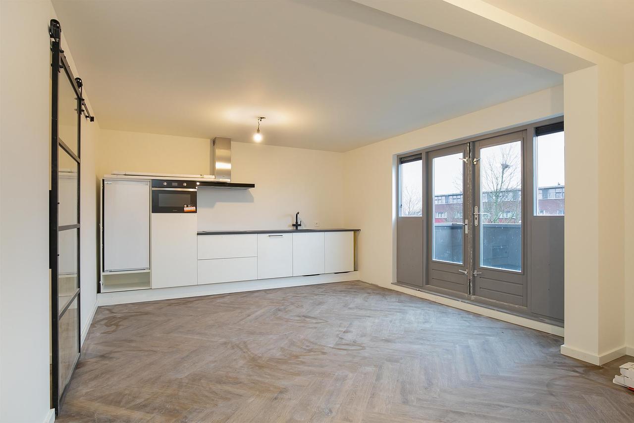 Energy-Efficient 2-Bedroom Apartment in Amsterdam - Image 3